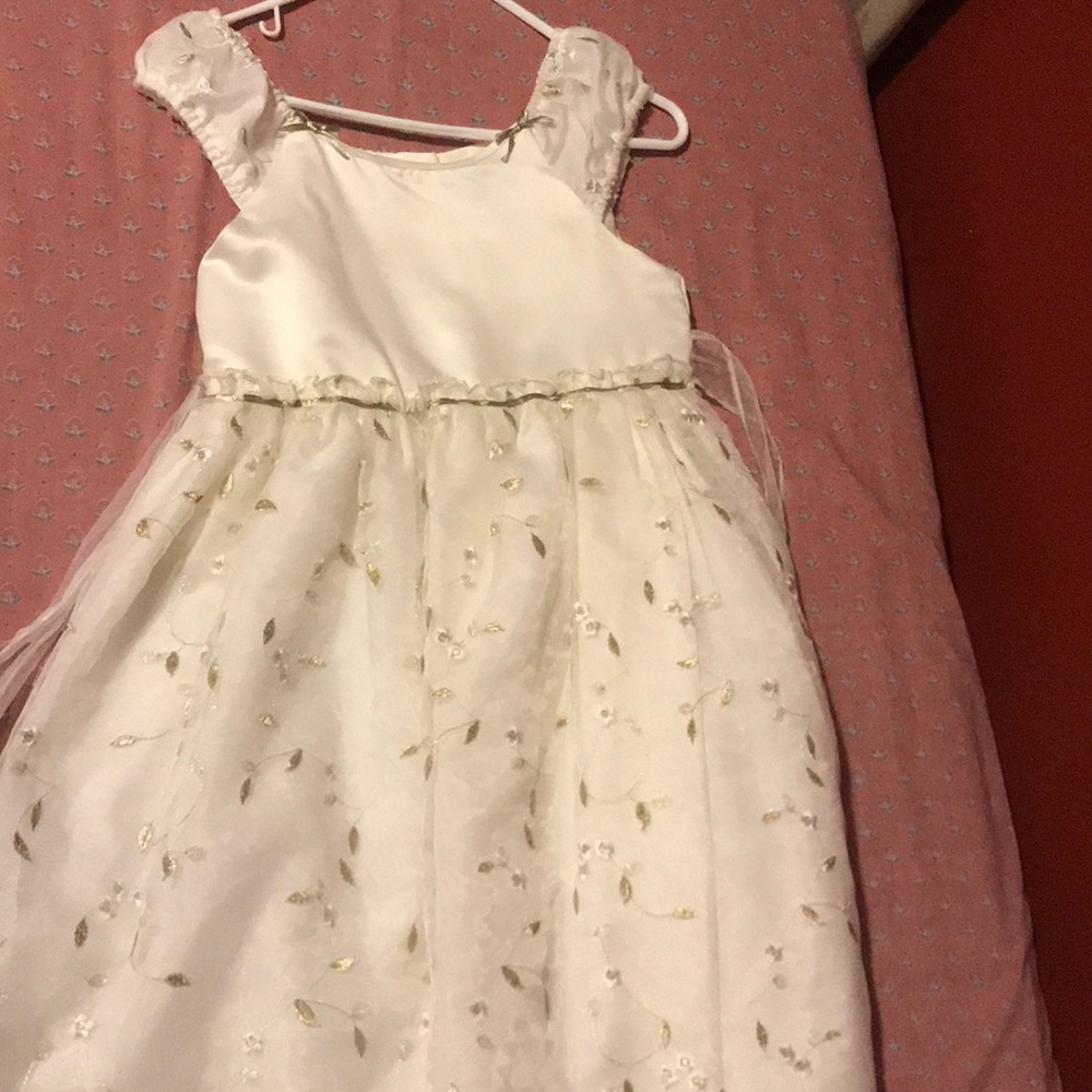 Girls’ White Dress with Embroidered Leaves